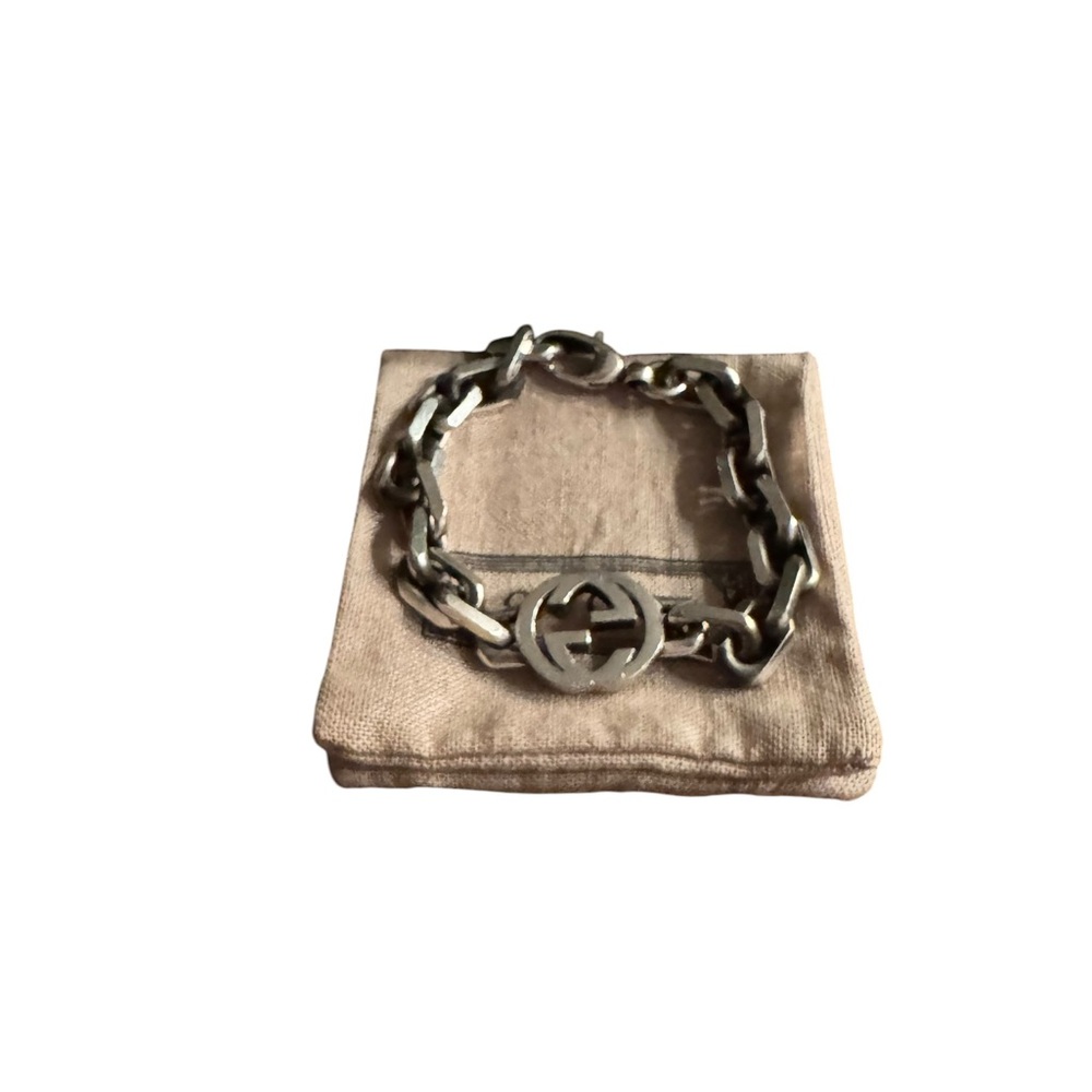Gucci: Classic Silver Chain link ‘G’ Bracelet - Picture 5 of 8